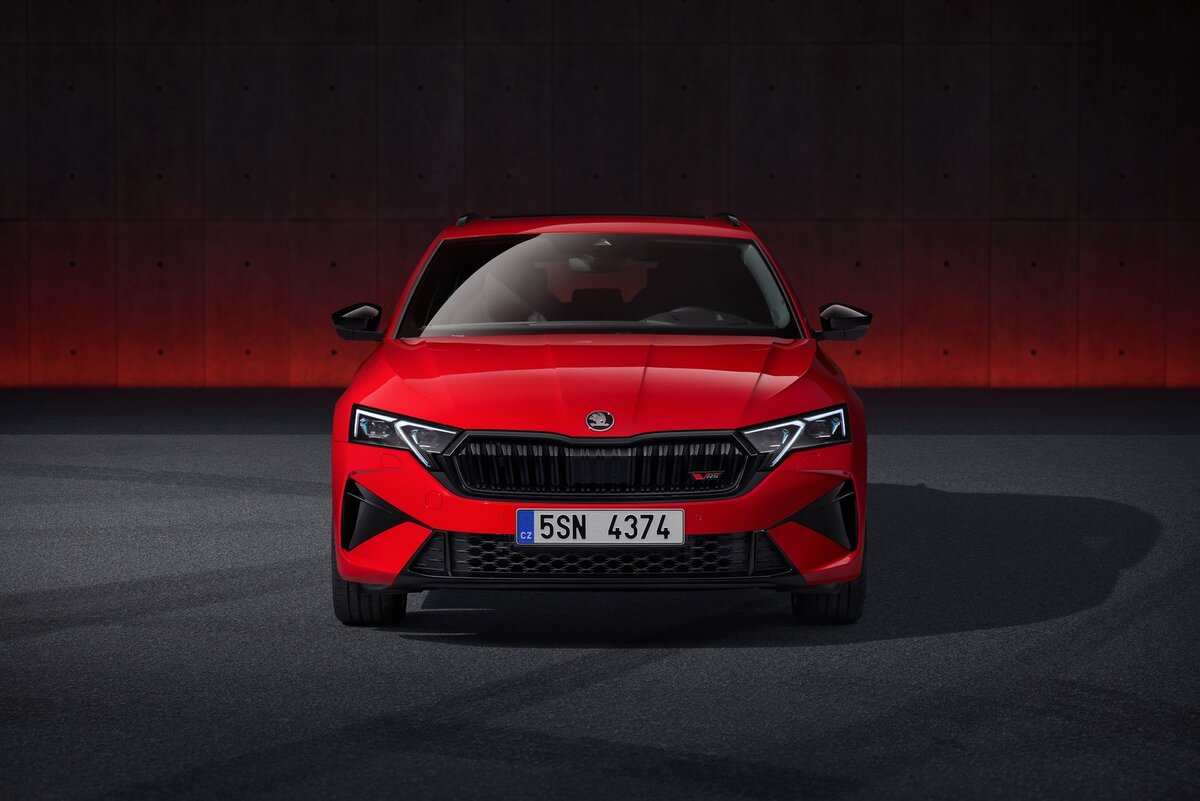 Все технические подробности — в материале «“Горячая” Skoda Octavia RS обновилась вслед за VW Golf GTI». А чтобы подробнее рассмотреть все детали новинки — листайте галерею!
