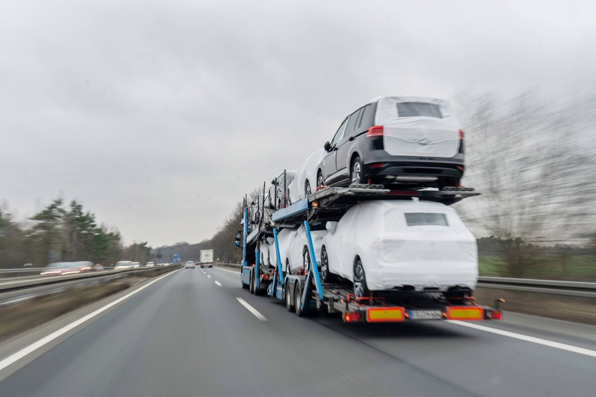 Что изменится 1 апреля с ввозом авто. Автовоз. растаможка автомобиля. автовоз стоковый фото. утилизационный сбор на автомобили в 2025.
