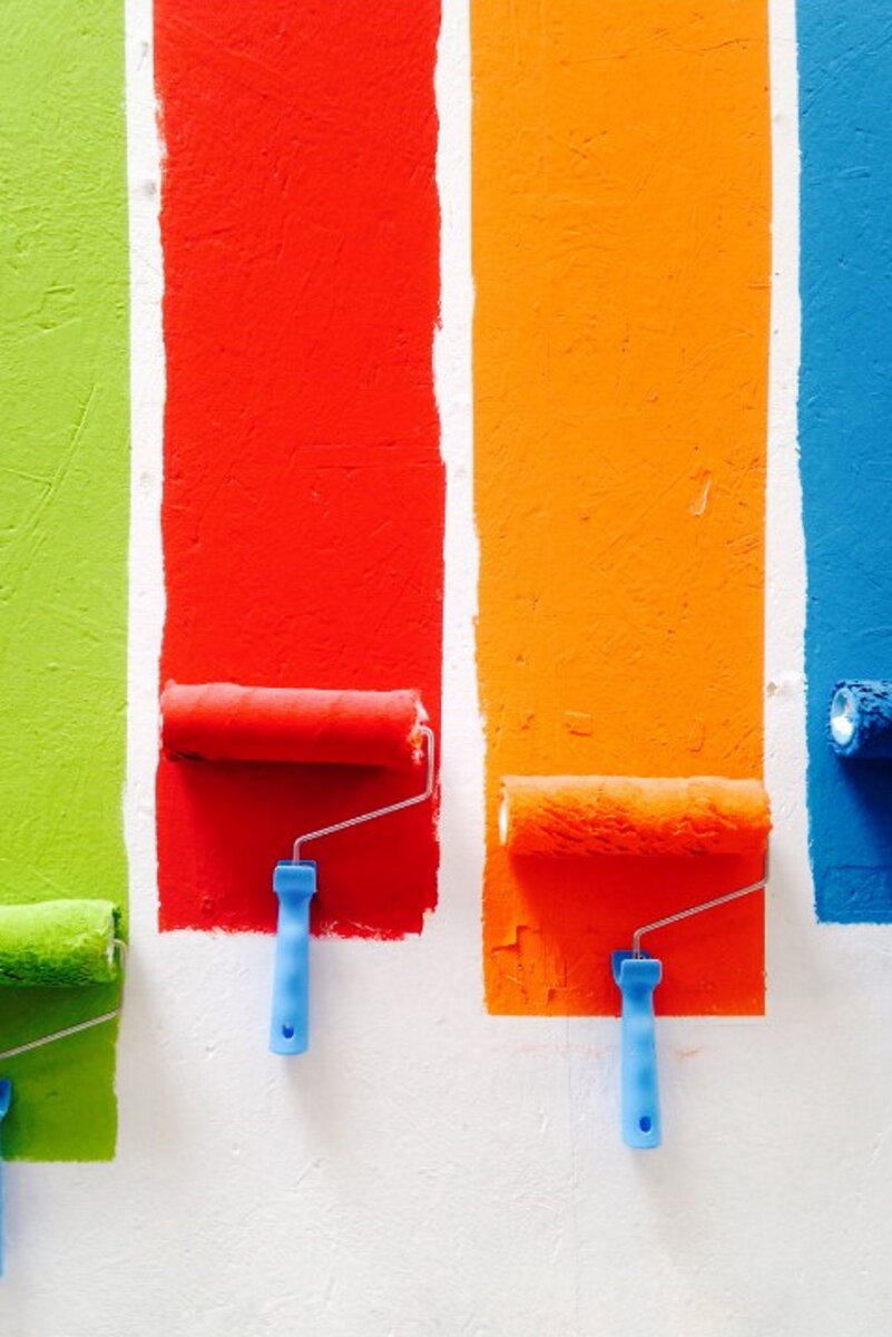    Эксперты советуют оставить краску на стене на неделю, чтобы убедиться, что это тот цвет, который действительно нуженФото: unsplash.com/@davidpisnoy