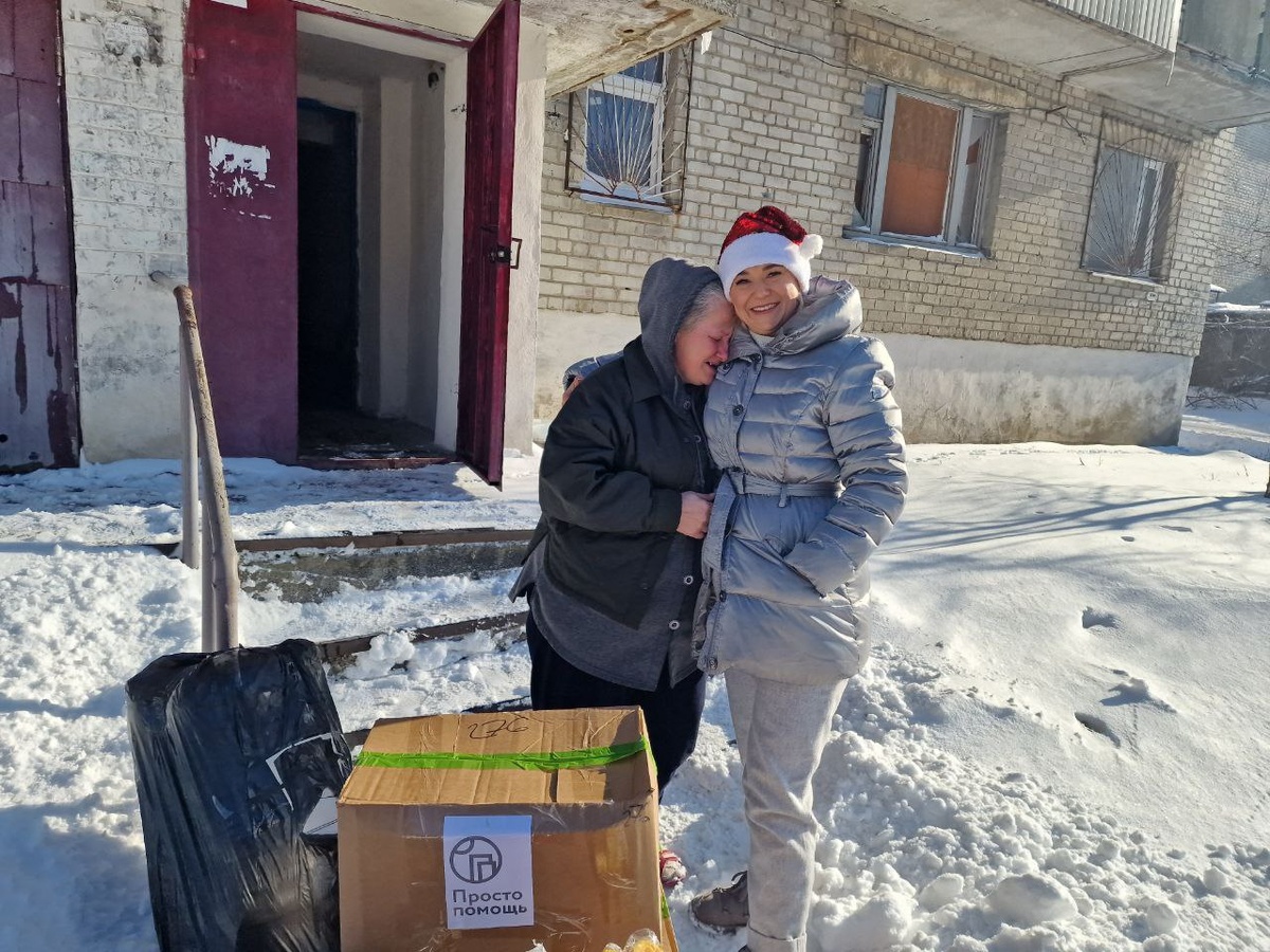 Когда Бахмут начали бомбить, семья три недели жила в подвале собственного дома. Подвал добротный и укрепленный, который строил дед.-7