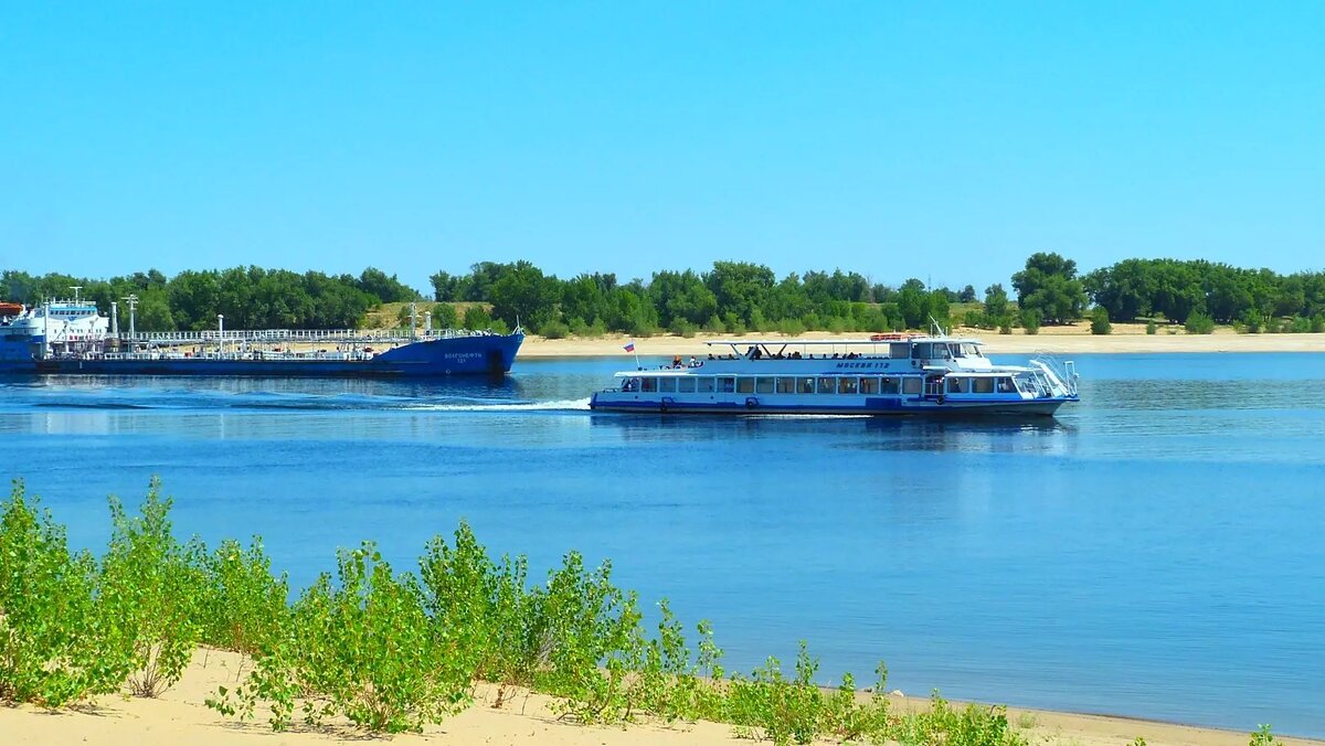     Судно было выпущено в 2001 году и вмещает до 20 пассажиров.