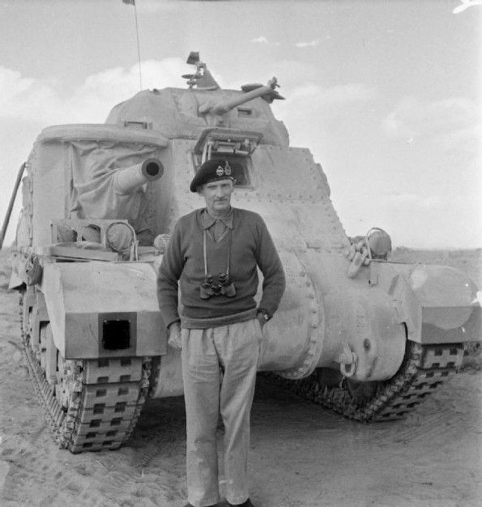 Оба танка изначально несли 2-цветный камуфляж и базовый цвет Desert Pink. Тактический знак 8-й армии замазан военной цензурой.