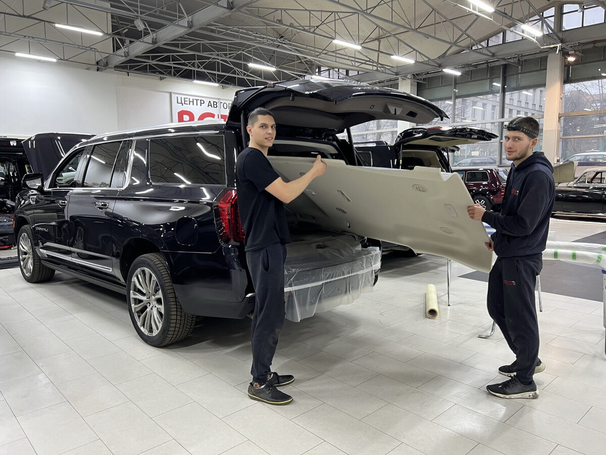 GMC Yukon — ставим потолочный монитор + Apple TV | Центр авторестайлинга  BGTWORKSHOP | Дзен