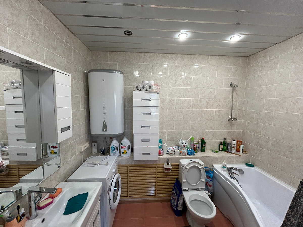 Кирпичная дом 7. Фасад проект новация райт 225. Трехскатный эркер. Кирпичный дом. Маленький двухэтажный домик.