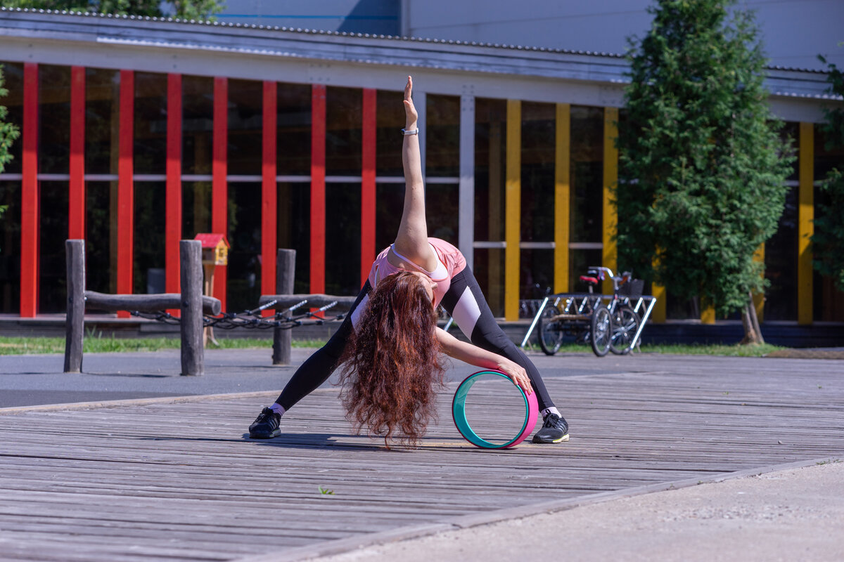 Татьяна Красильцева. Йога-колесо. Веду мастер-класс тренировку в парке.