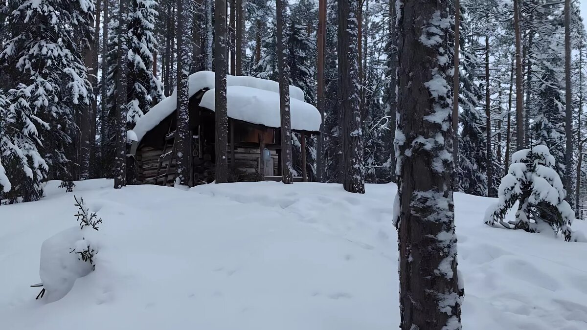     Мужчины отправились на озеро на снегоходе. Подробности рассказали в Карельской поисково-спасательной службе