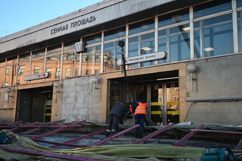 Сенная пл 6. Сенная площадь 2022г. Садовая и сенная площадь. Церковь успения пресвятой богородицы на сенной. Сенная площадь 6.