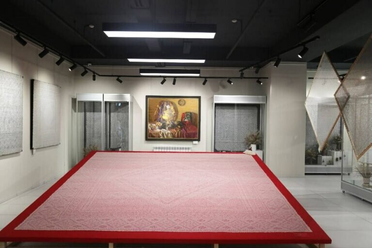    Экспозицию «Оренбургский пуховый платок» выставят в двух заграничных музеях Андрей Севостьянов