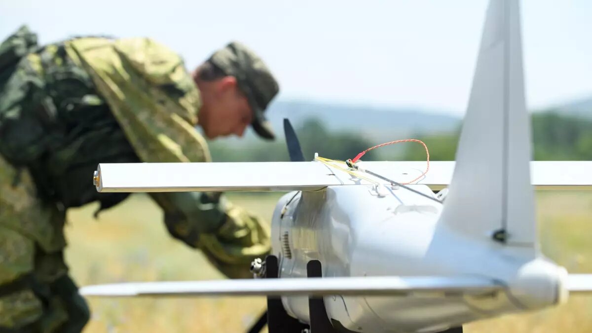     Жители Ростова-на-Дону после громкого звука, похожего на взрыв, оставили сотни комментариев в соцсетях за 10 минут.