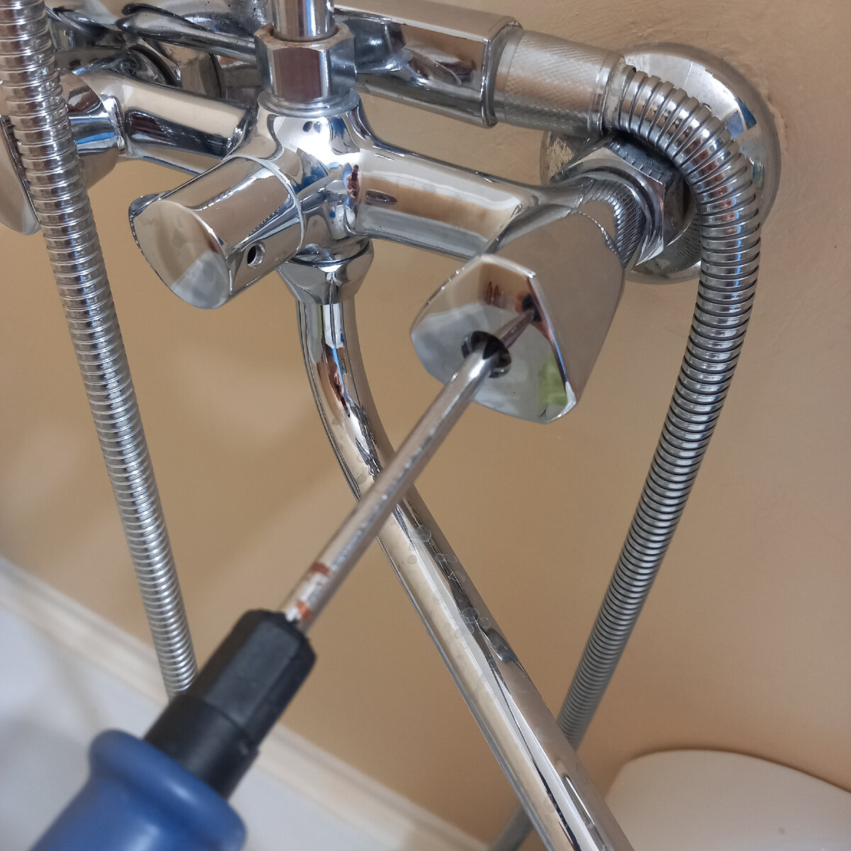 Откручиваю болтик маховика