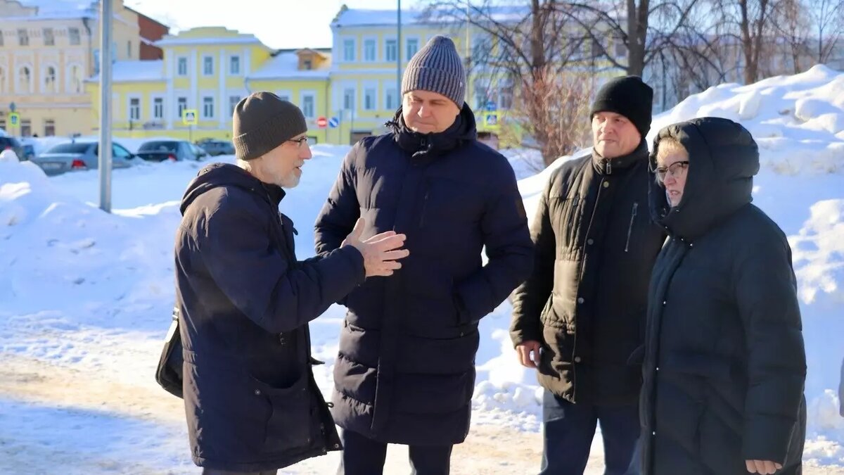     Власти Сарапула вместе с известным скульптором в эту пятницу выбирали место для нового памятника.