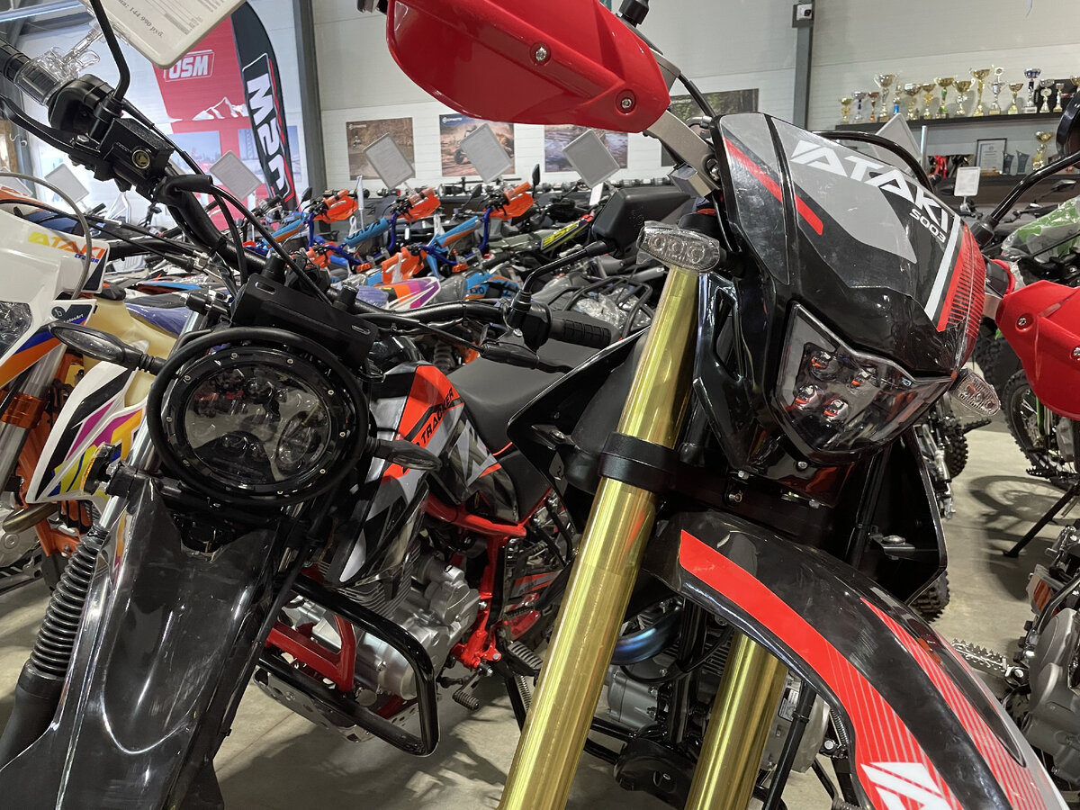 Недорогие китайские мотоциклы софт-эндуро Атаки