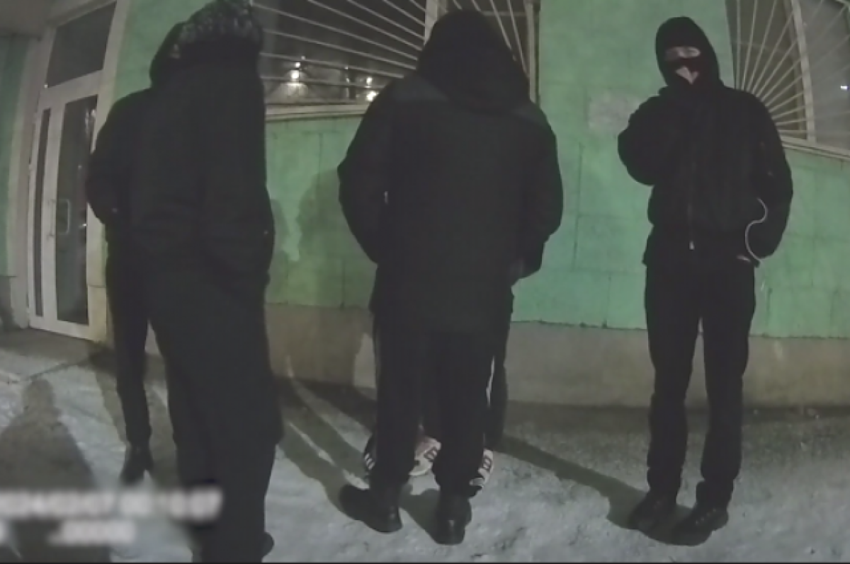    Представившиеся школьницами волгоградцы выудили деньги из их поклонников