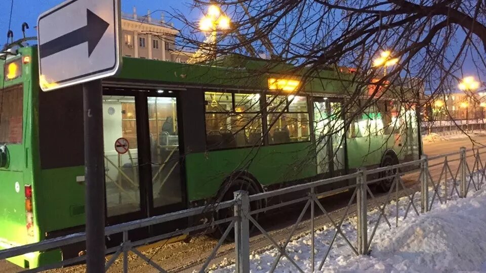     В Казани троллейбусы оборудованы батареями для автономного хода, а значит могут объехать препятствия на своем пути. Соответствующую информацию Inkazan подтвердили в МУП «Метроэлектротранс».