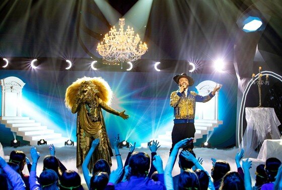 Золотая маска жюри. Золотая маска 2022. Золотая маска 2002. Театральные маски картинки. Золотая маска жюри.