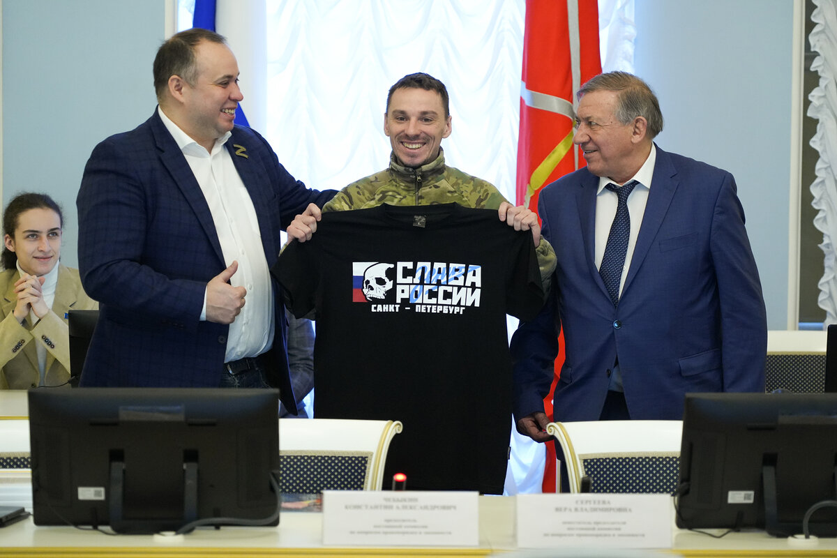 Депутаты выразили благодарность наиболее отличившимся волонтёрам