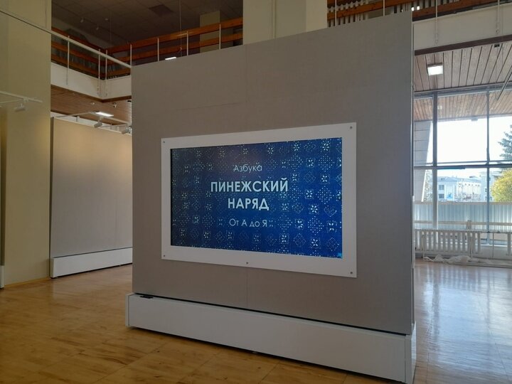 Информацию на данном интерактивном стенде можно менять удаленно, что позволяет оперативно менять тематику экспозиции.