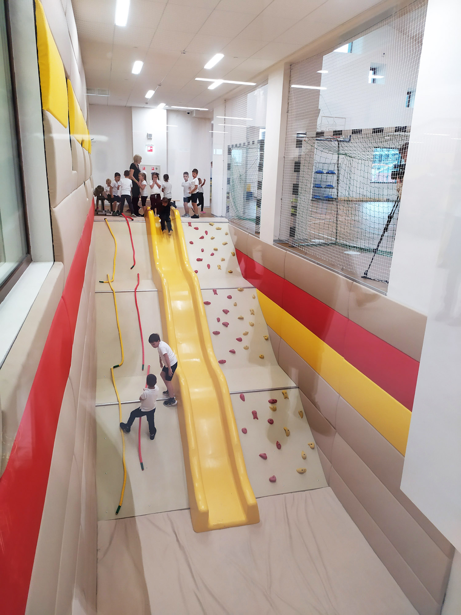 На фото: скалодром в Точке будущего, рукоход в школе Дивногорска, футбольная зона в Новой школе