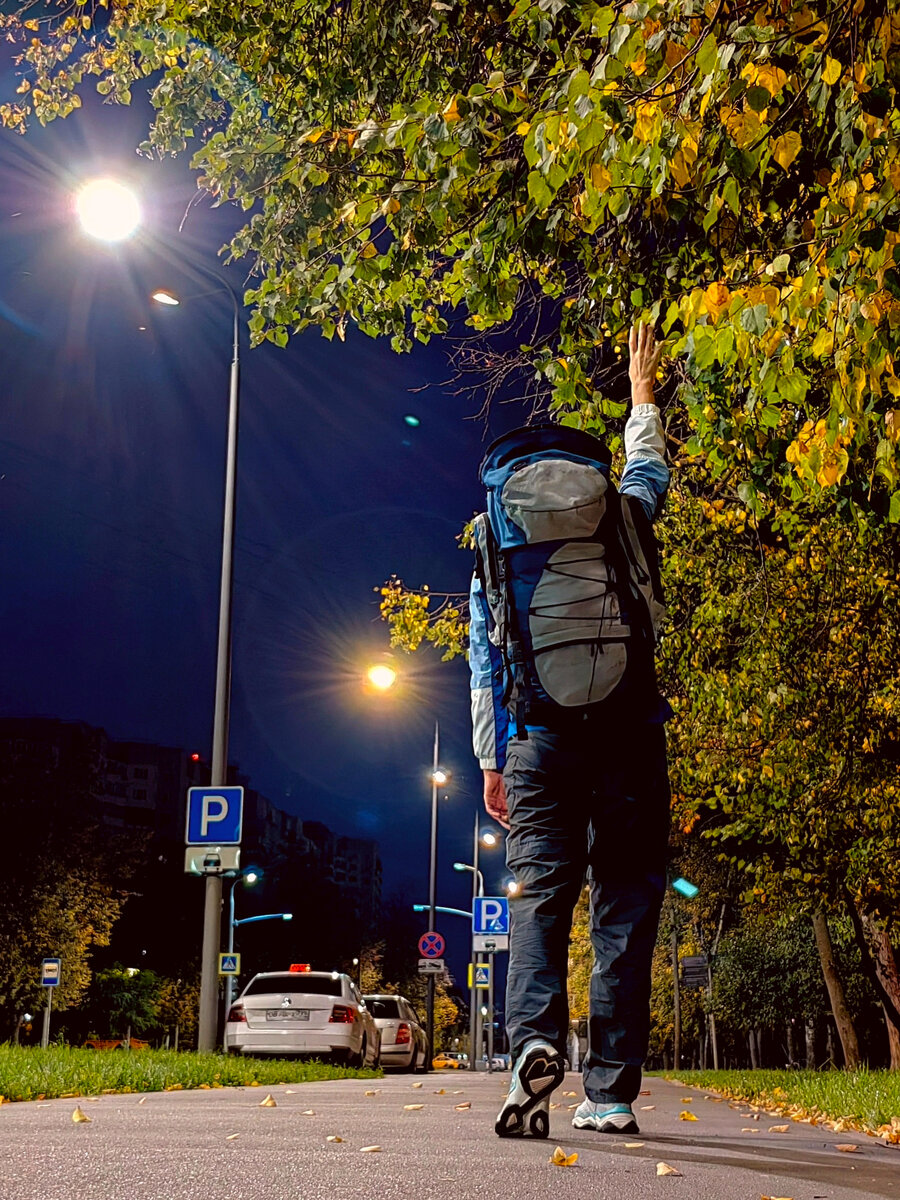 Это я любуюсь осенний  Москвой, а через несколько часов буду в летней Турции.