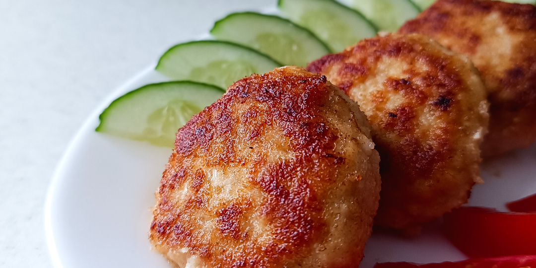 Сочные куриные котлетки с творогом