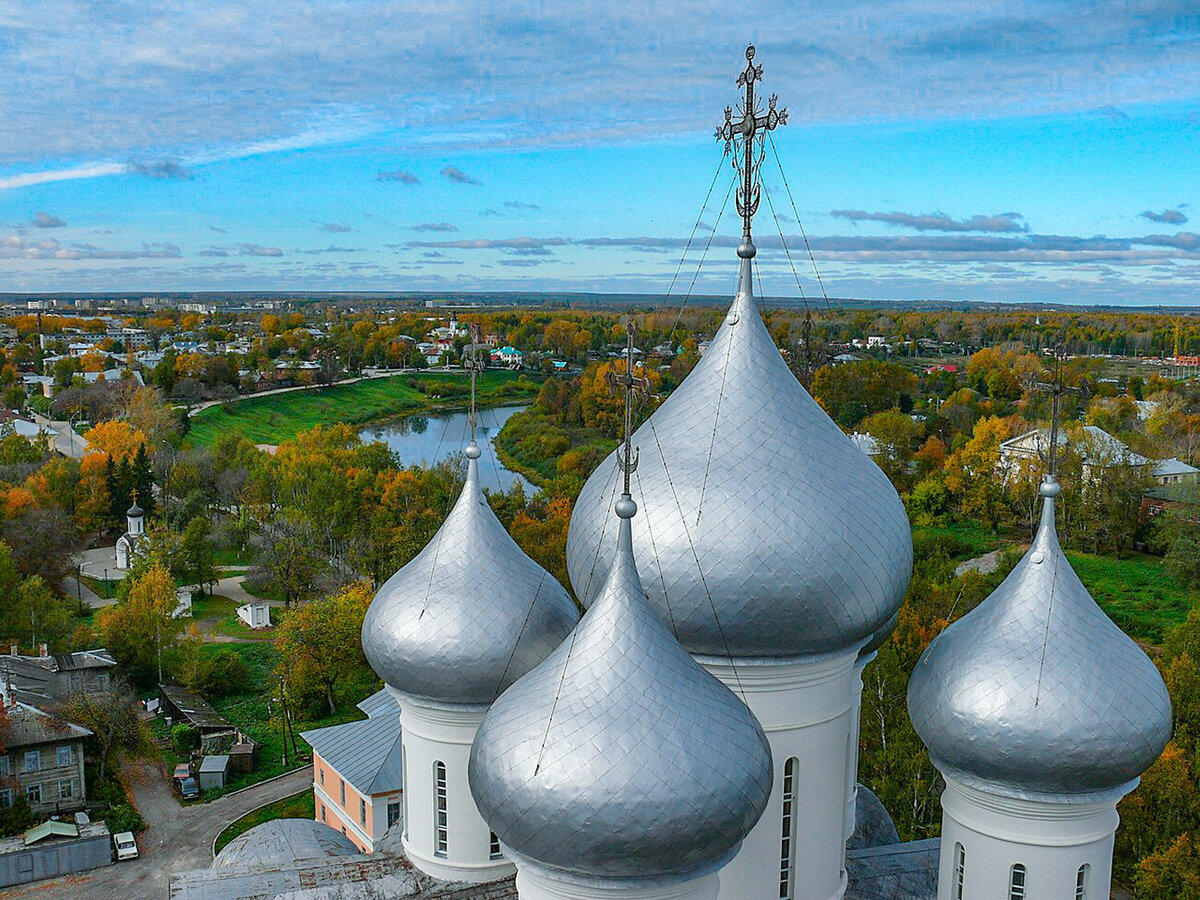 Купола Софийского собора в Вологодском кремле
Дмитрий Кулаков (CC BY-SA 3.0)