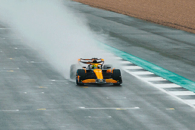 Первый выезд на трассу нового болида McLaren