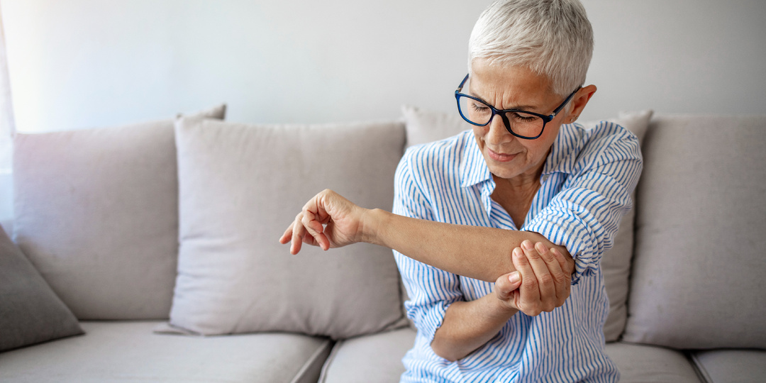 Почему болит рука в покое и при сгибании