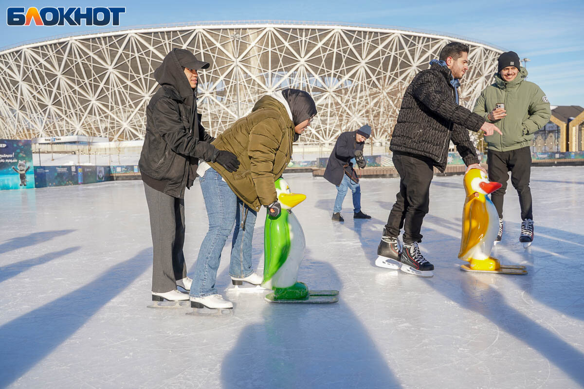 Камеры каток волгоград. Камеры каток волгоград. Центральный каток волгоград. Каток в пойме царицы волгоград. Каток волгоград.