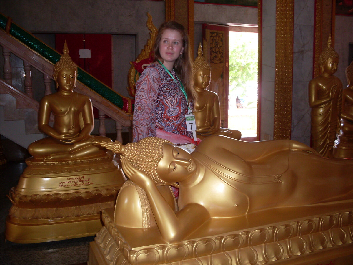 В храме везде золото