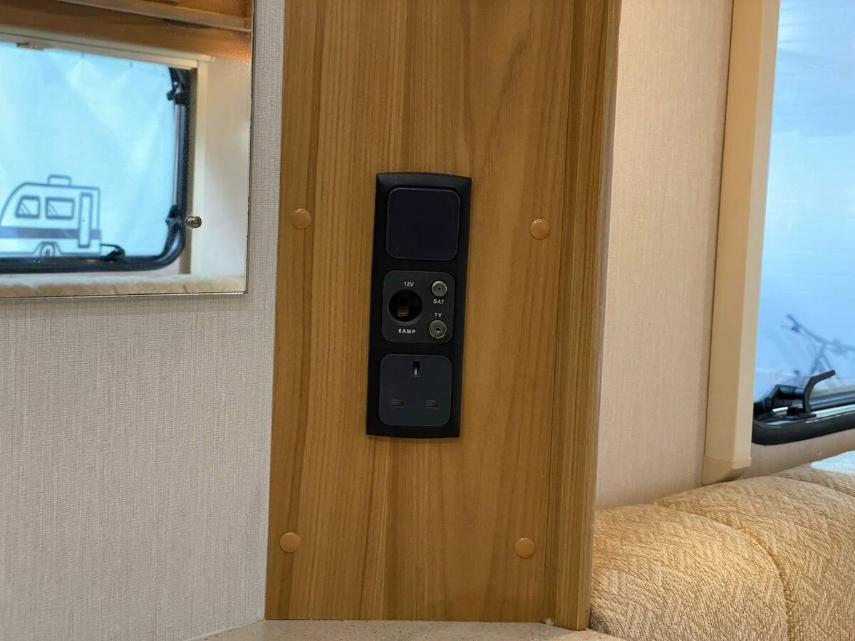 человек на чаше весов. 3 дом в весах. знак асцендента символ. планеты управители домов в астрологии. вес афраем дом.