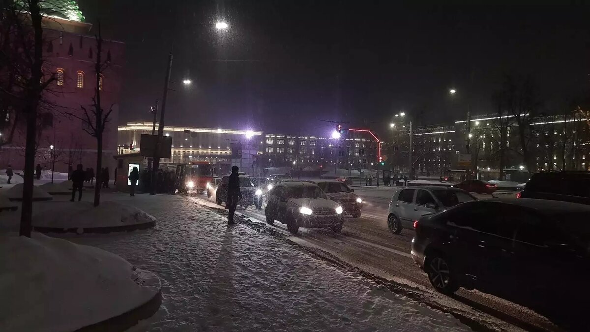     Гигантские заторы образовались на дорогах в Нижнем Новгороде вечером в пятницу, 16 февраля. По данным на 17:40, пробки достигают девяти баллов. Такие данные размещены на сервисе «Яндекс.Карты».
