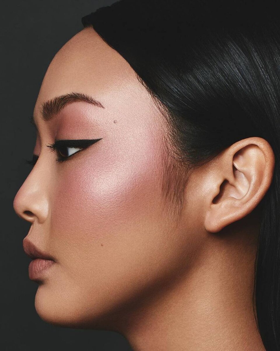    Рассказываем секреты рисования стрелок на глазах@valentino.beauty