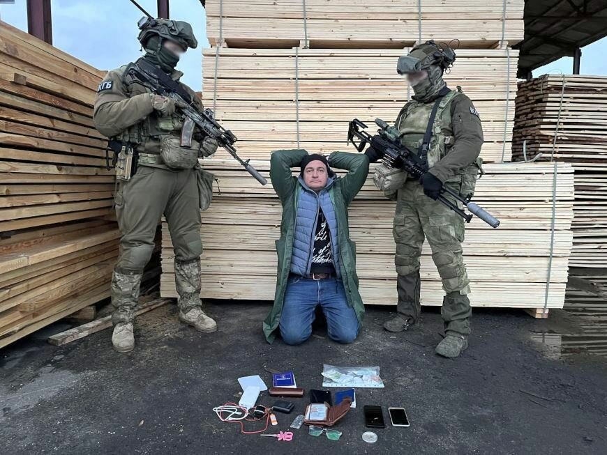 В КГБ показали задержанных на границе с Беларусью в ходе «чекистской военной операции» — Фото