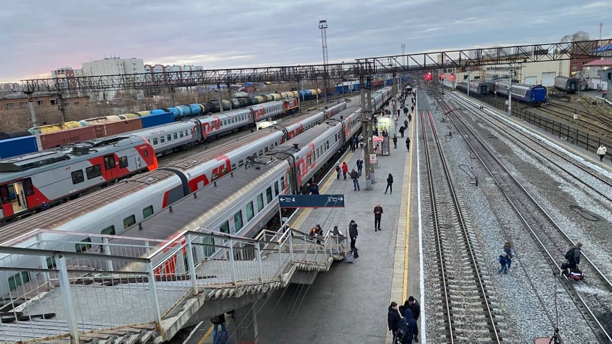 Поезд Москва-Новый Уренгой временно закрыли из-за ремонта путей |  TMN.SM.NEWS | Дзен