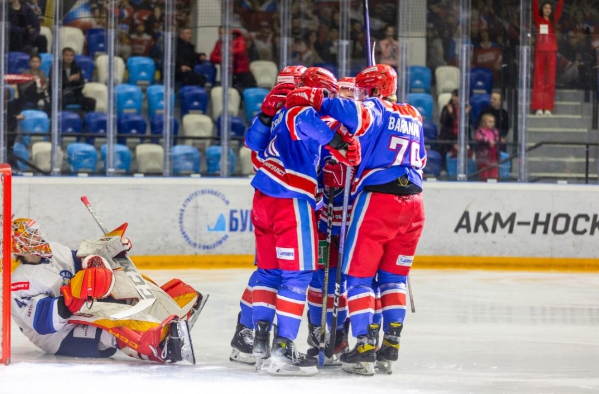 Начался заключительный матч тульского АКМ в регулярном чемпионате Всероссийской хоккейной лиги. Тульские хоккеисты на домашнем льду встречаются с петербургским «СКА-Нева».