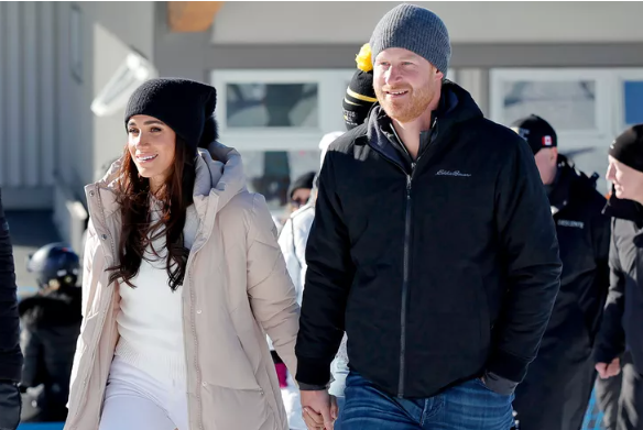 Меган, герцогиня Сассекская, и принц Гарри, герцог Сассекский, посещают Зимний тренировочный лагерь «Игры непокоренных Ванкувер Уистлерс 2024» One Year To Go 14 февраля 2024 года в Уистлере, Британская Колумбия. . ФОТО:ЭНДРЮ ЧИН