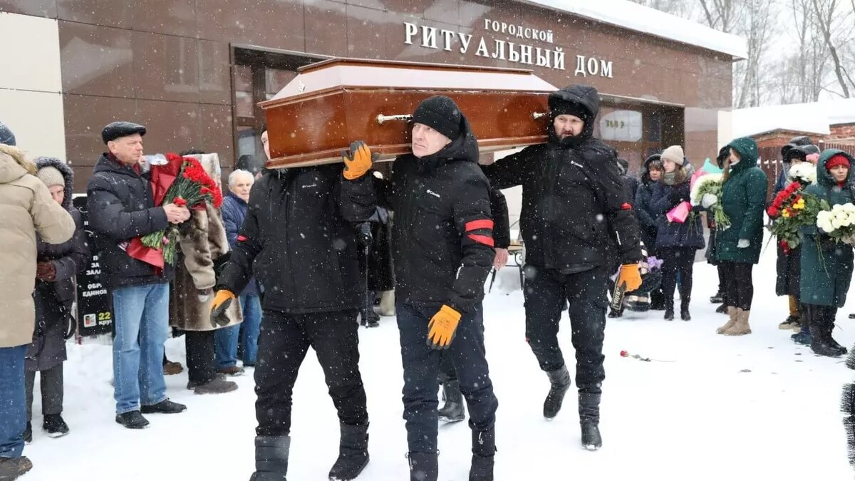 В Нижнем Новгороде похоронили мать Бориса Немцова | НОВЫЕ ИЗВЕСТИЯ | Дзен