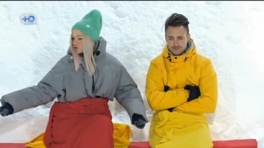 луна над москвой. романтика российских дворов. дом горит вечером. дом вчера ночь. пожар в арамиле.