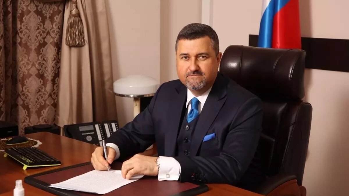     Экс-зампредседателя Нижегородского облсуда Федор Щукин назначен на новую должность. Согласно указу президента РФ Владимира Путина, он занял пост председателя Верховного суда в Дагестане. Документ размещен на официальной платформе правовой информации.