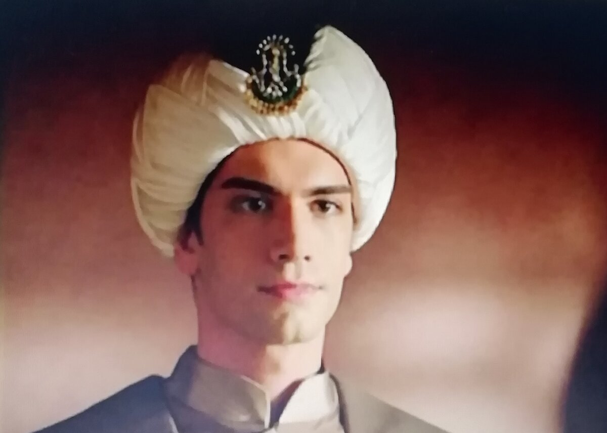 - Говори-ка, кто тебя обидел?