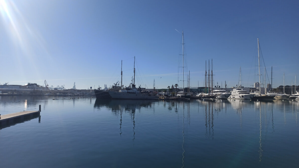Что может быть лучше, чем помедитировать с видом на море после утренней пробежки? 