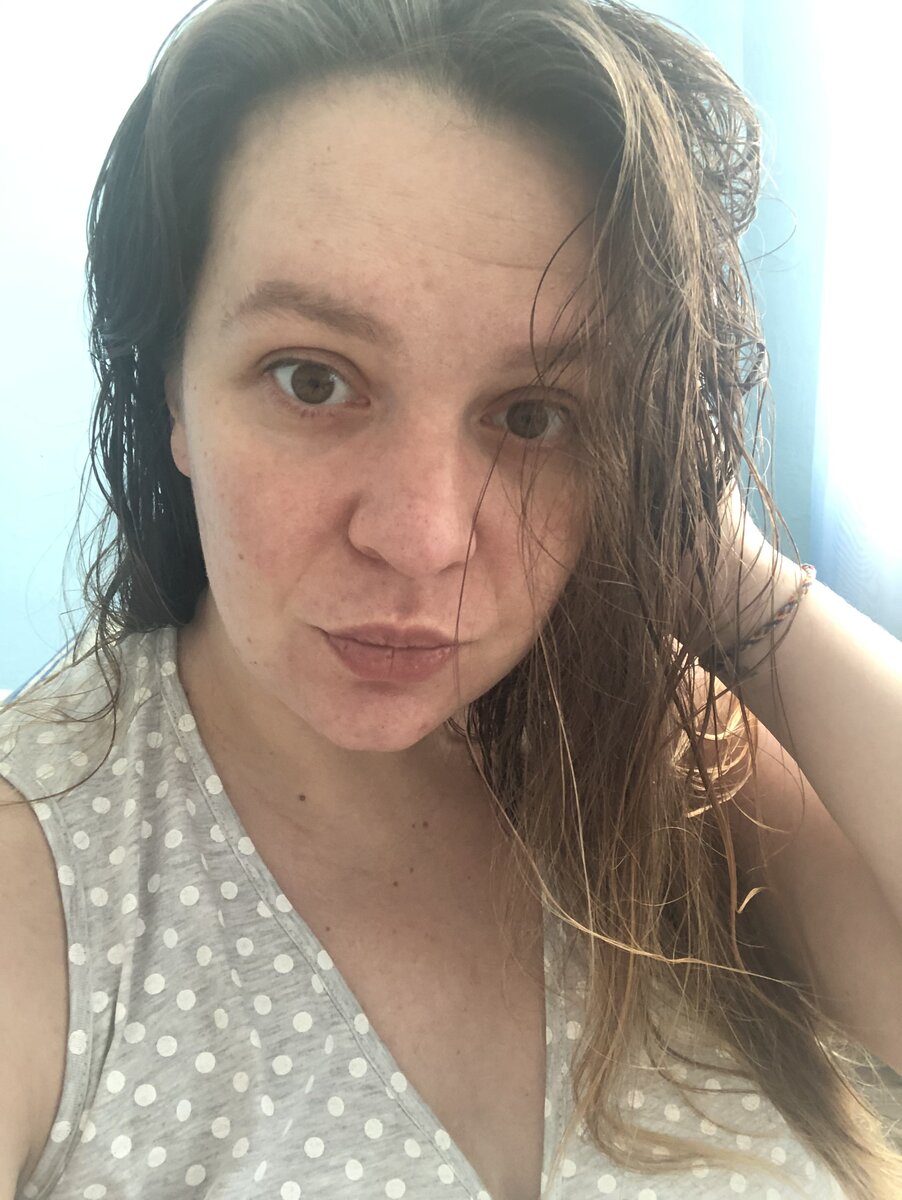 Помыть голову над раковиной тот ещё квест. И это единственный минус дородового отделения. Но благо перед КС отвели в другое отделение с человеческим душем