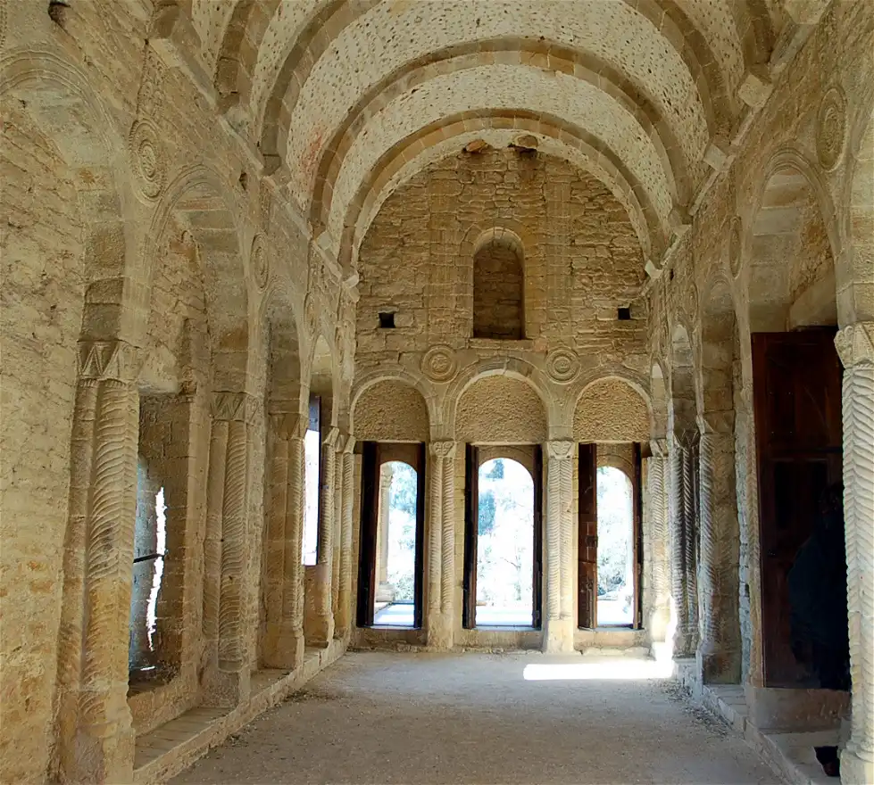 Искупительный храм святого семейства. Барселона архитектура гауди храм святого. Церковь в испании. Церковь в испании. Искупительный храм святого семейства.