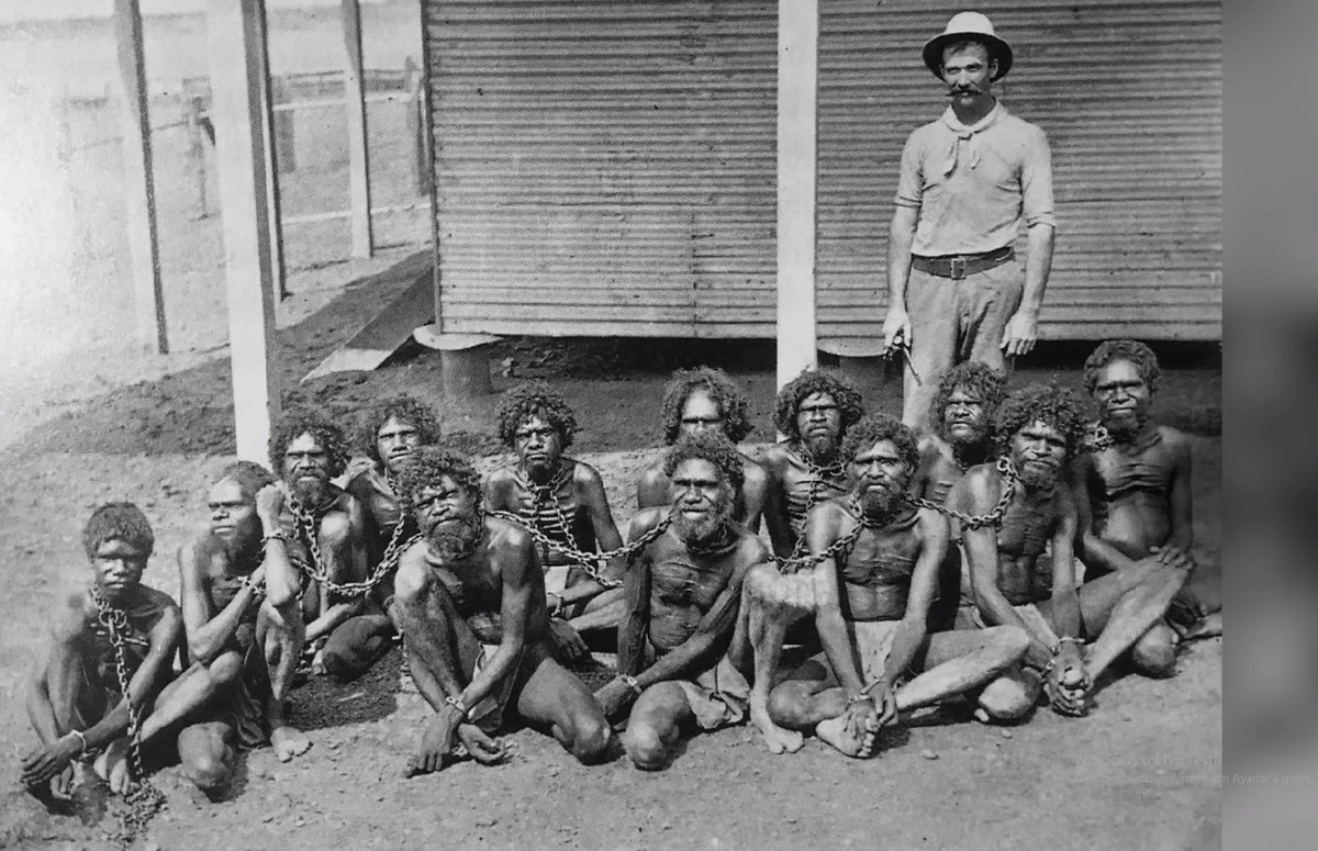 Как и у этих вот джентльменов. Ну что тут такого, поохотились на местную фауну немного.