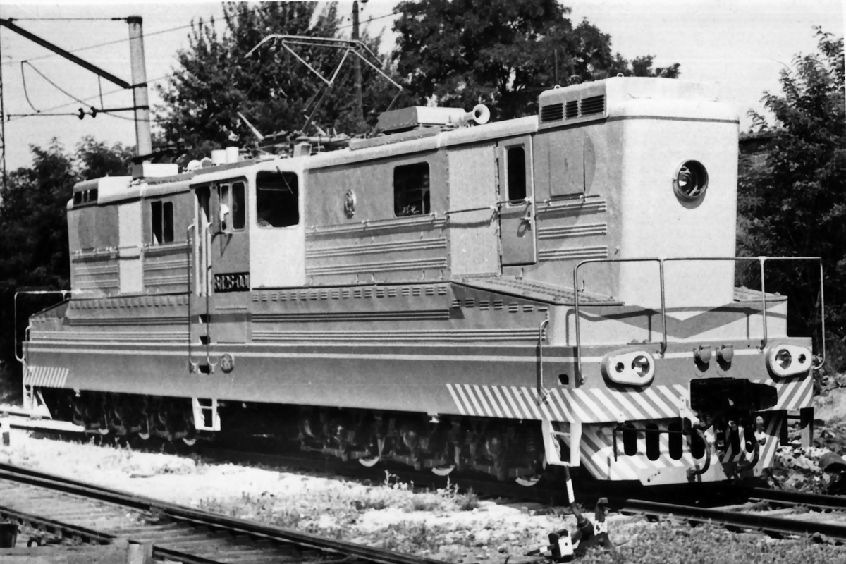 ВЛ26-001 на Днепропетровском электровозостроительном заводе, 1966 год, источник https://railgallery.ru/photo/203865/, коллекция ЕвРо