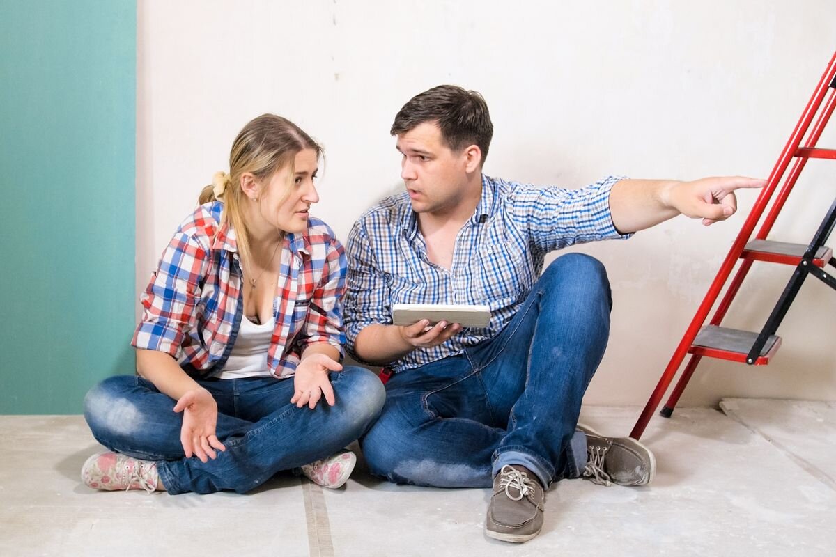 «Ты как полы на кухне намерила в полтора раза меньше реального?» — «Так я все, что гарнитуром занято, не учитывала, ты же мне не сказал, что кухню будешь демонтировать!»📷
