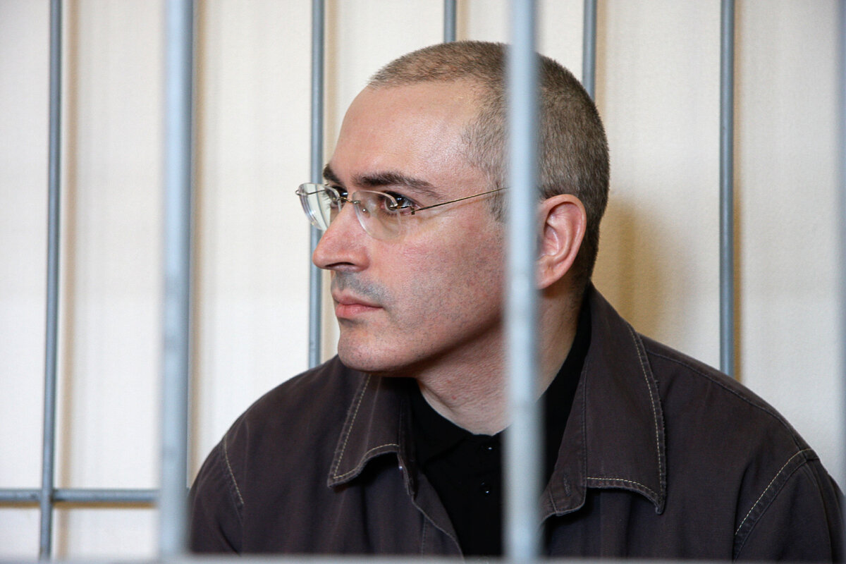 Михаил Ходорковский во время судебного слушания. Фото взято из просторов Интернета.