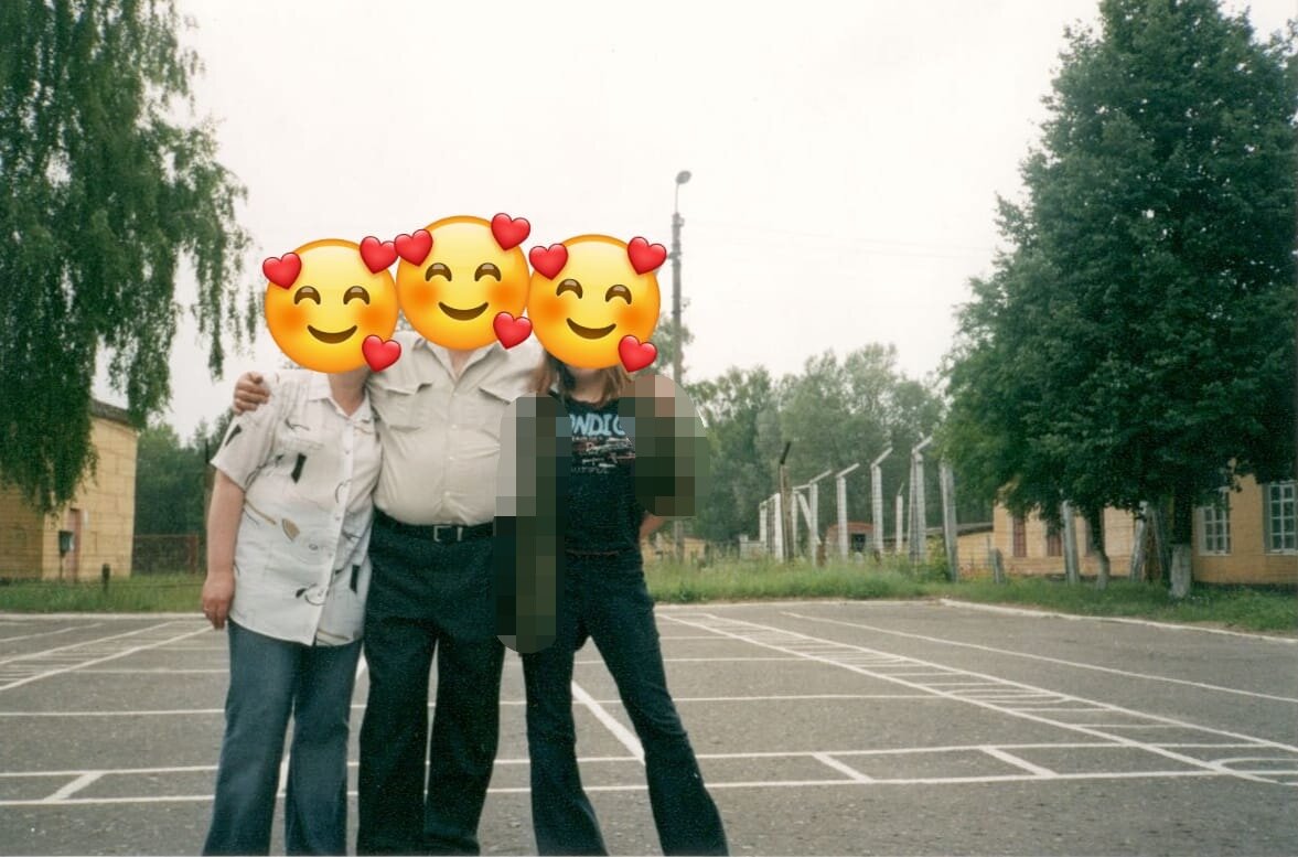Источник: Личный архив. С родителями💕 Я справа. Приезжали в гости. Год приблизительно 2012-2013