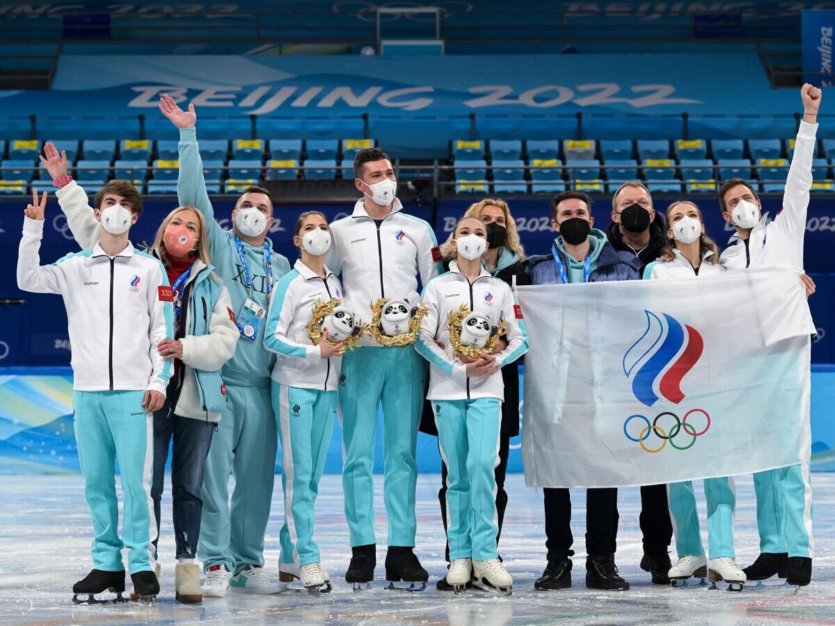 Фигуристы в парном катании россия. Алена косторная ангел короткая программа. Степанова букин юниоры. Риа спорт фигурное. Артемьева назарычев фигурное катание.