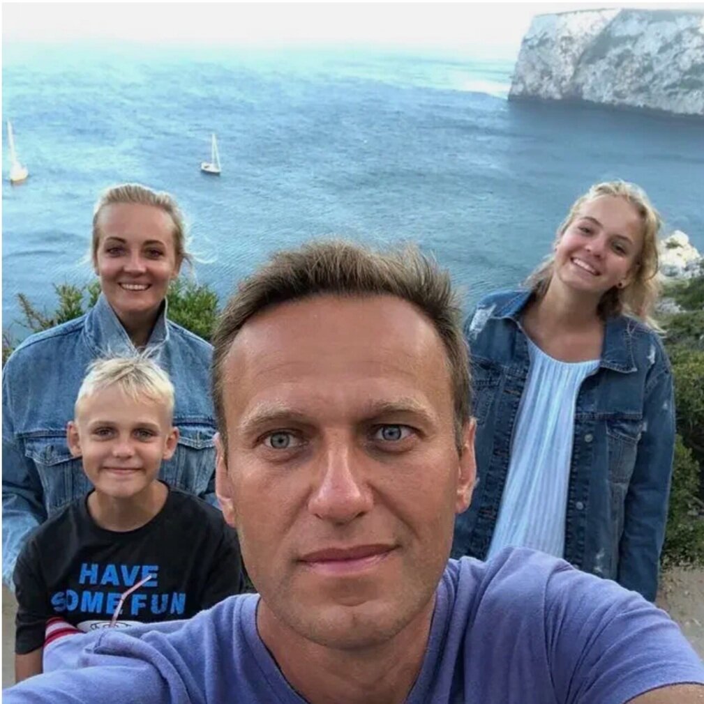 Семья военных, служба в ГРУ. Тайная биография Алексея Навального Михаил Володин 